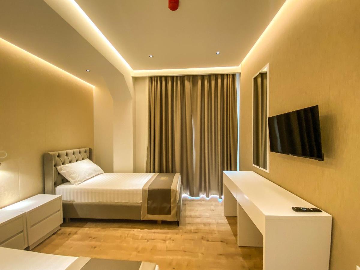 Twin Room,1466426729:JPEG