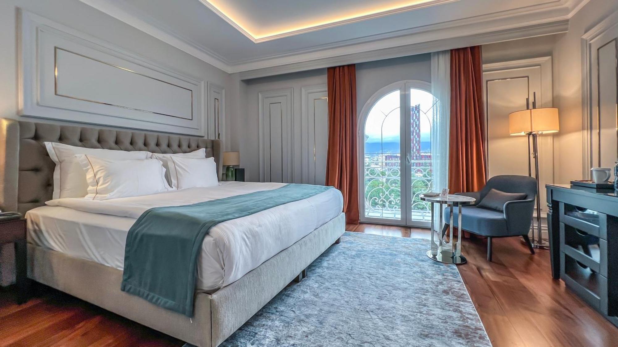 Deluxe King Room City View