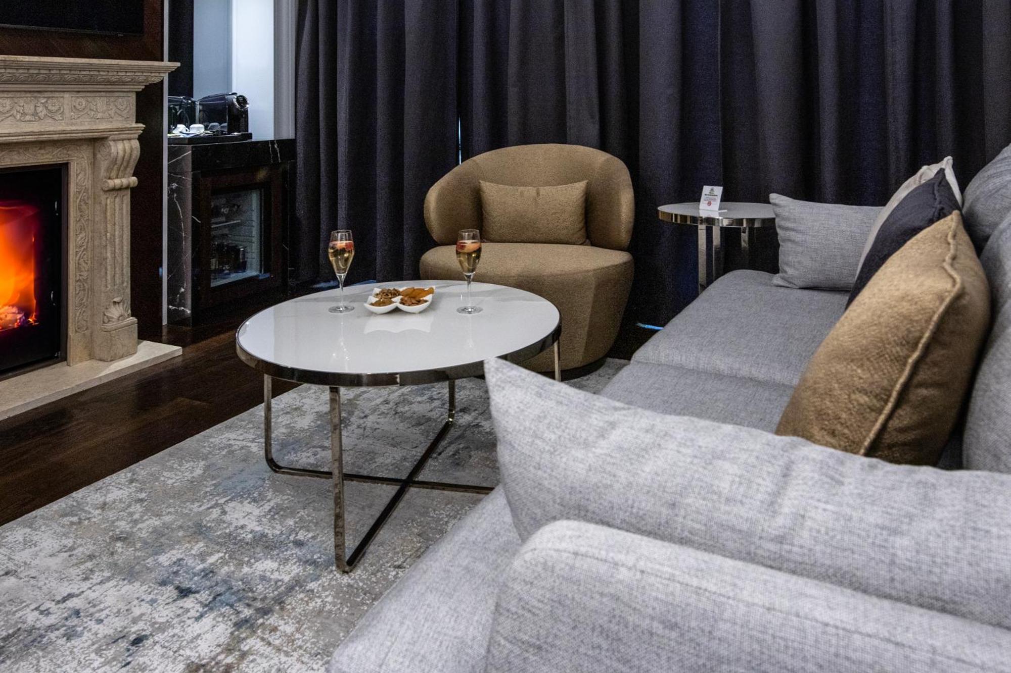 Prestige Deluxe King Room City View
