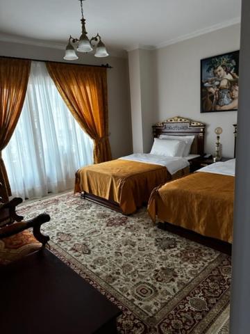 Family Room,1552561645:JPEG