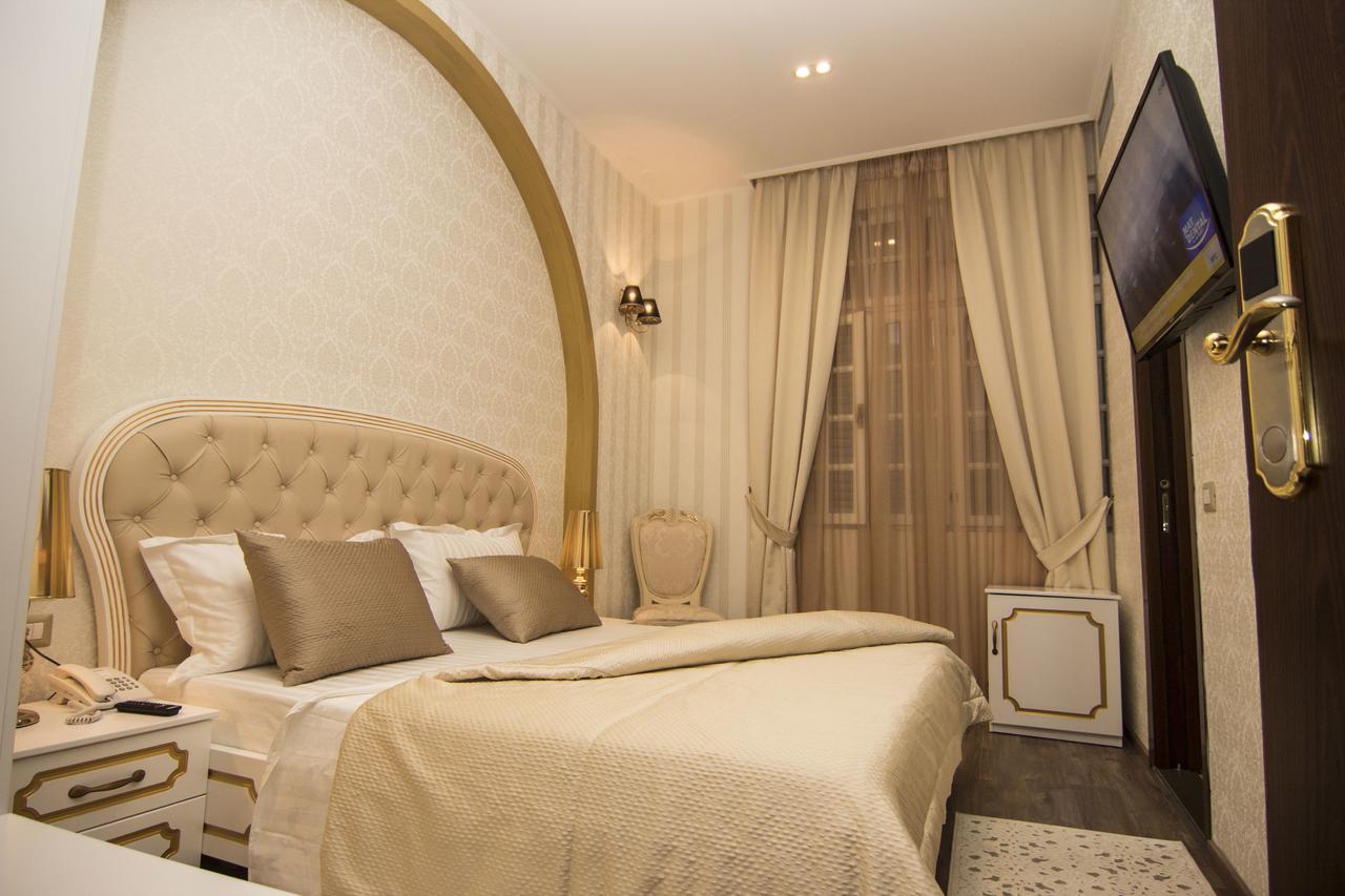 Zimmer mit Kingsize-Bett
